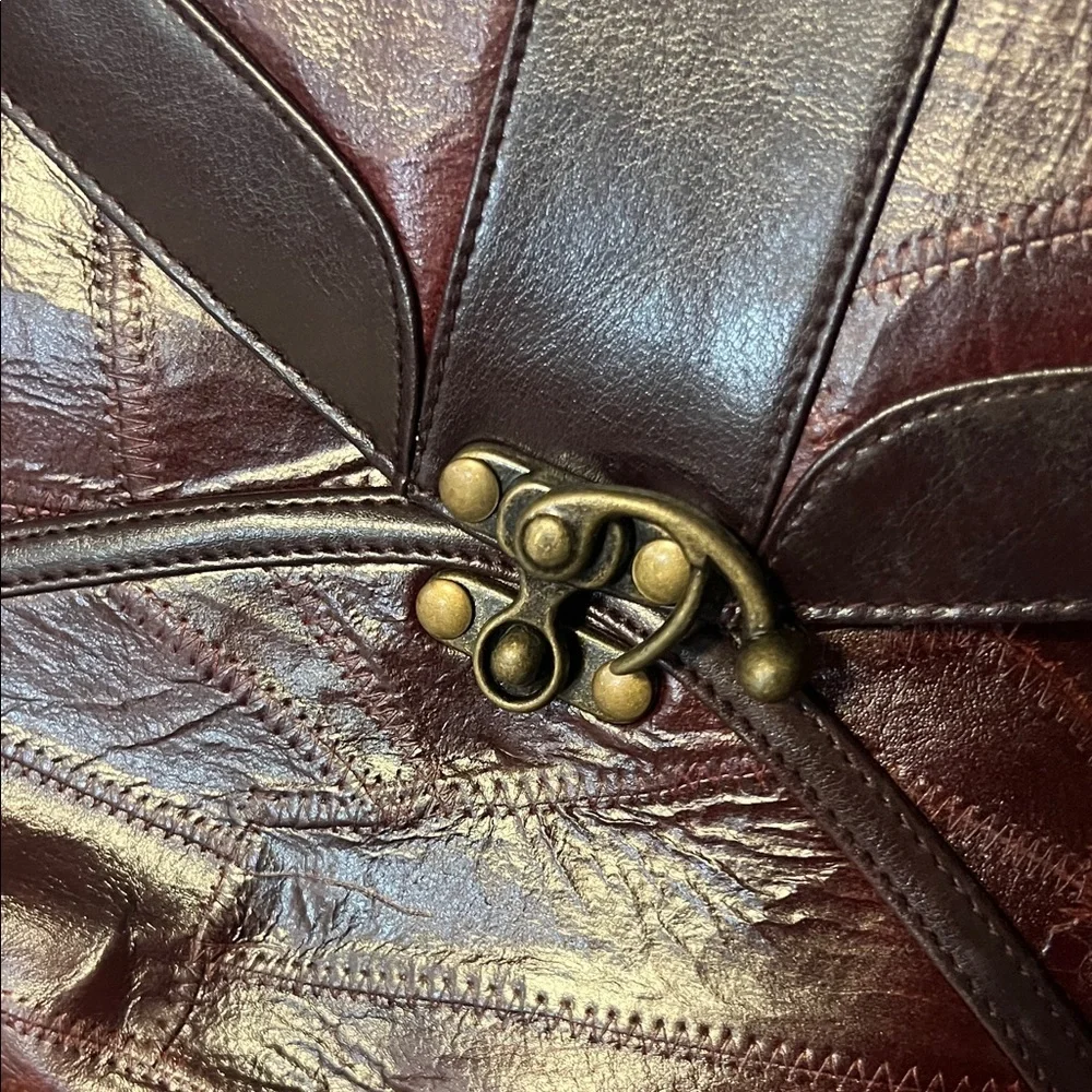 Elegant Burgundy Leather Messenger Bag